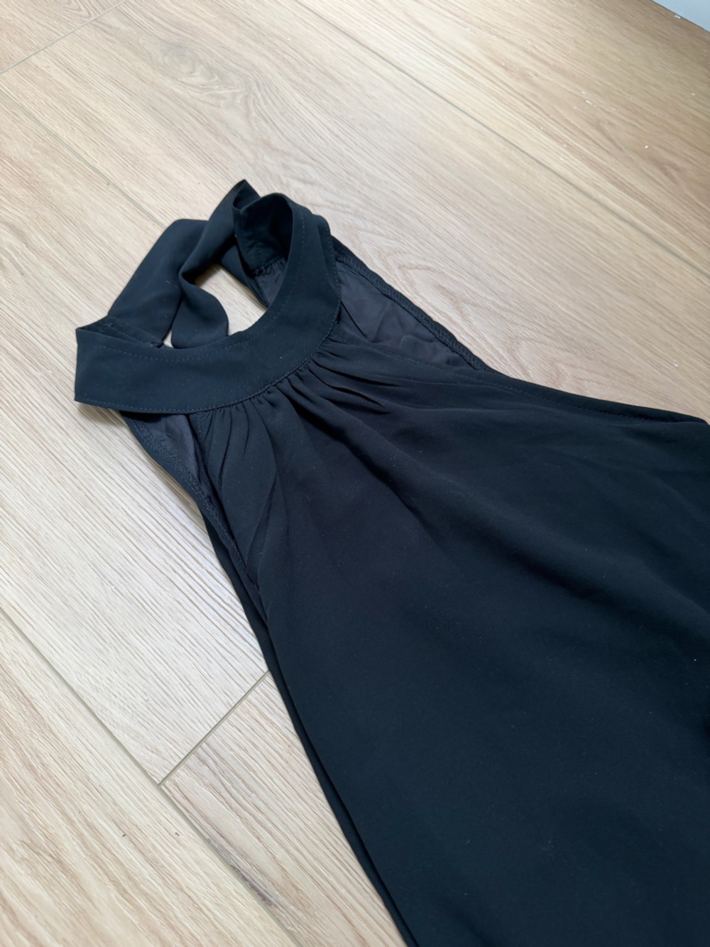 Halter neck - Picture 2 of 2